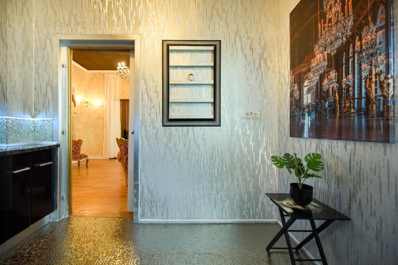 Ultracentral 2br With Balcony & Unique Design Apartment *