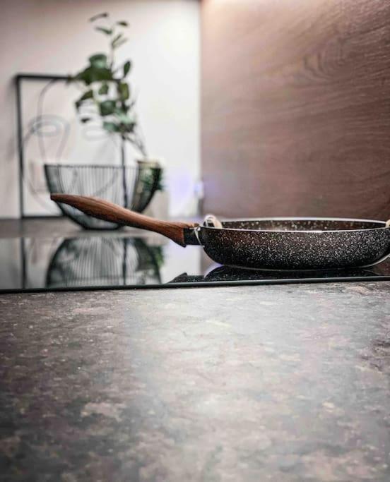 Glamorous 1br W/free Parking Apartamento