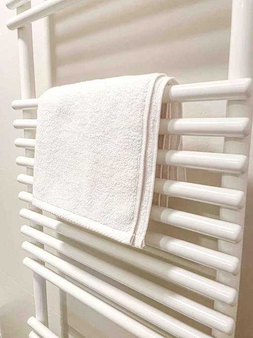 Glamorous 1br W/free Parking Apartamento