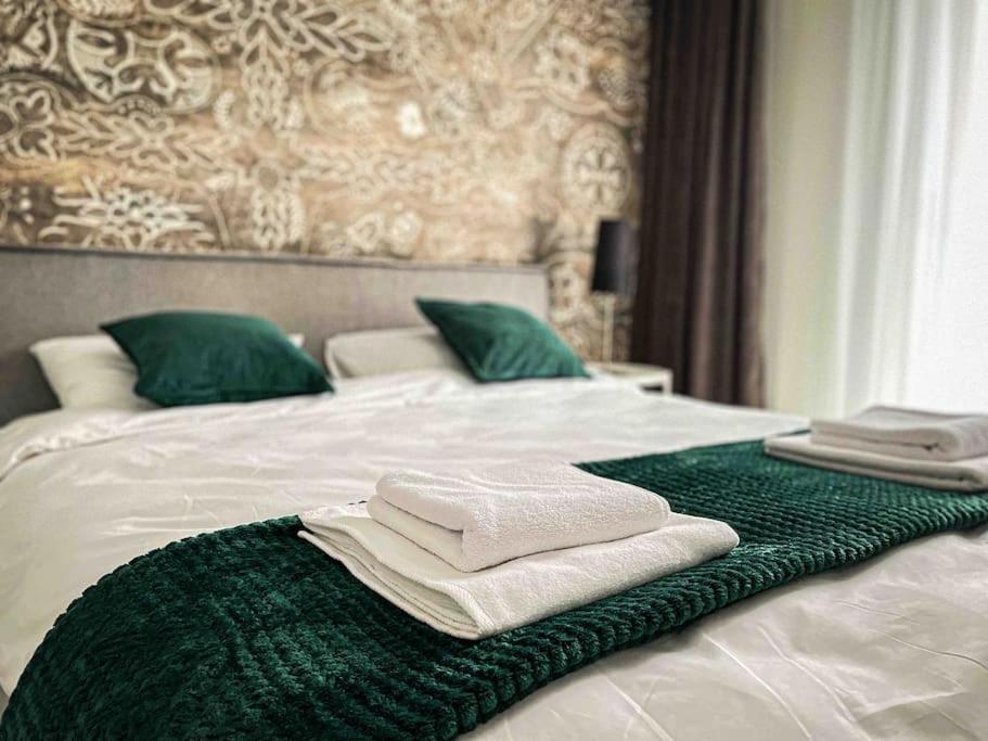 Glamorous 1br W/free Parking