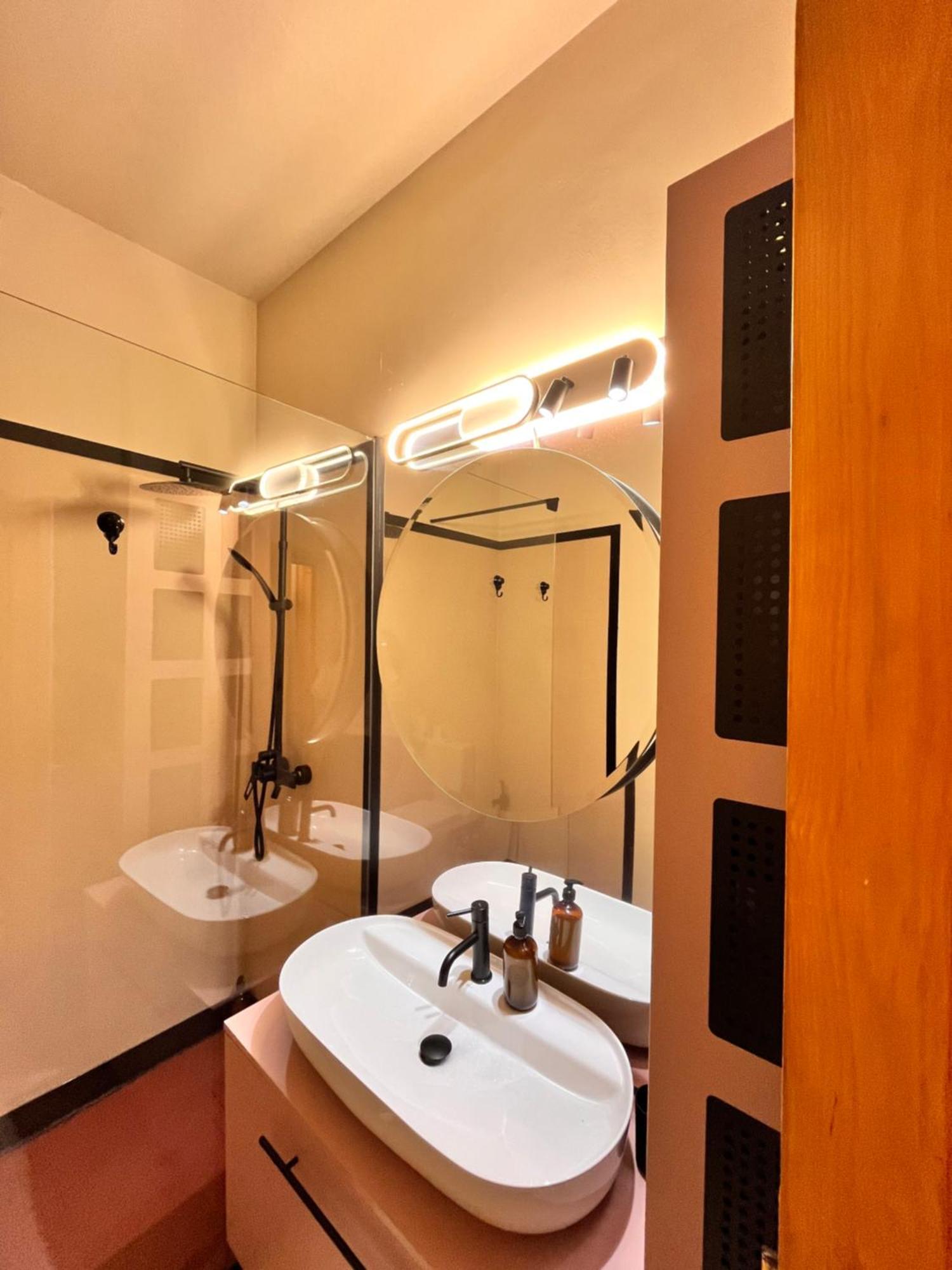 Center Unirii Square Private With View - Shared Amenities Gazde/Camere de închiriat