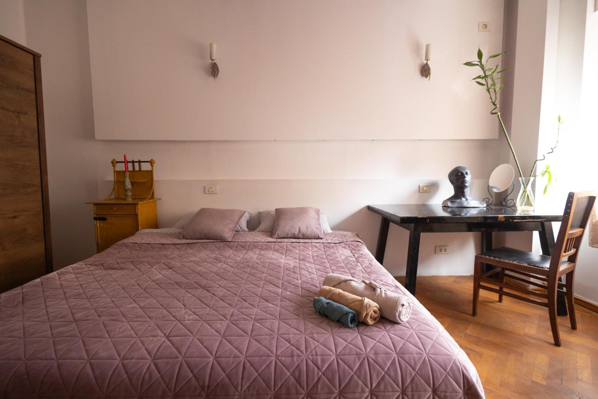Shared Retro Vintage Luxury Guest house Bucharest