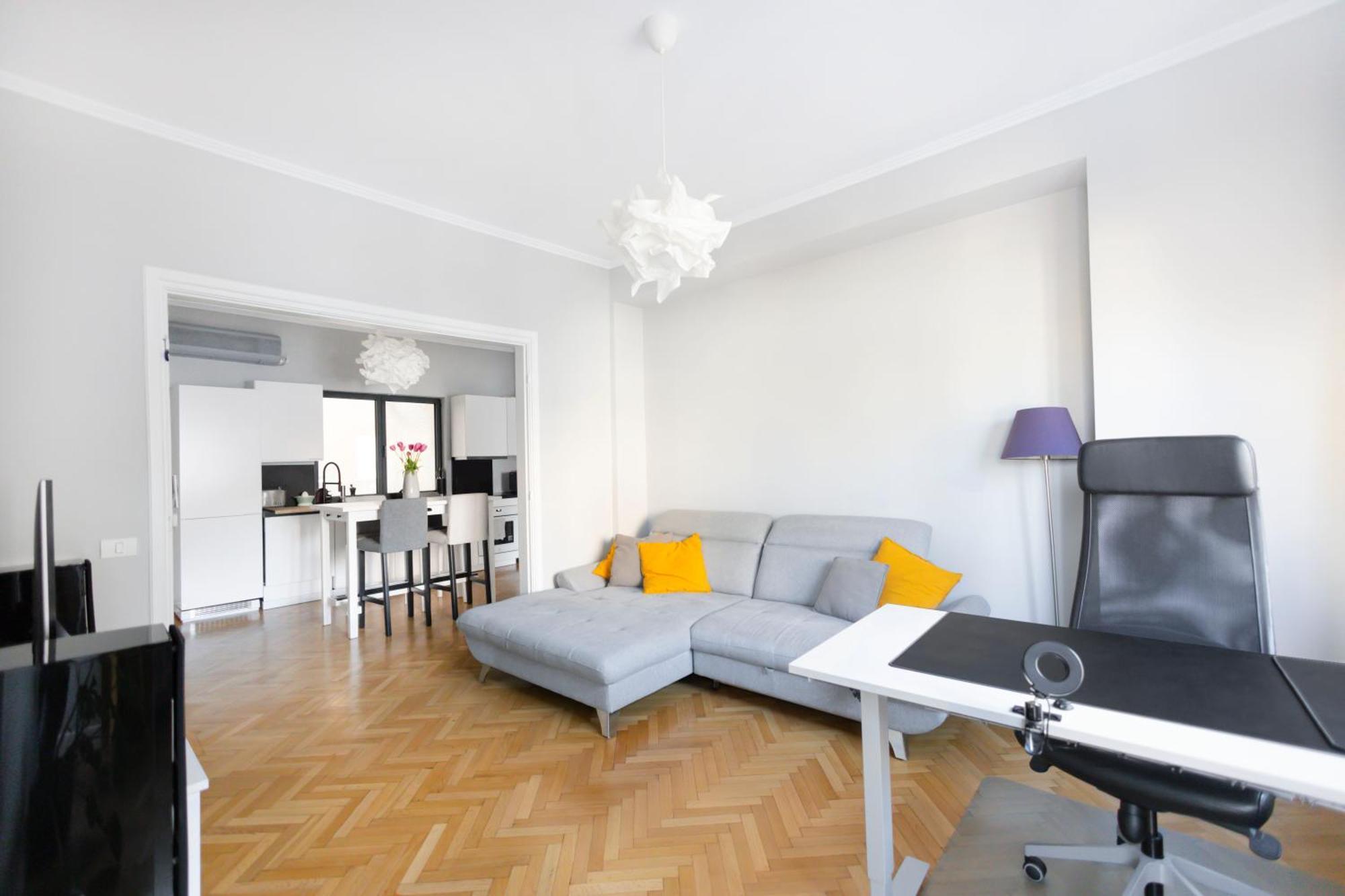 Your Deluxe In Center Apartment *