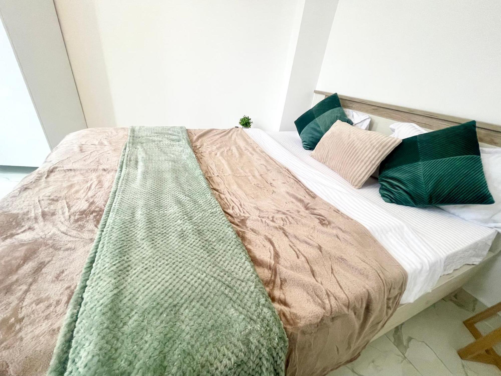 10 Apartament Bucureşti