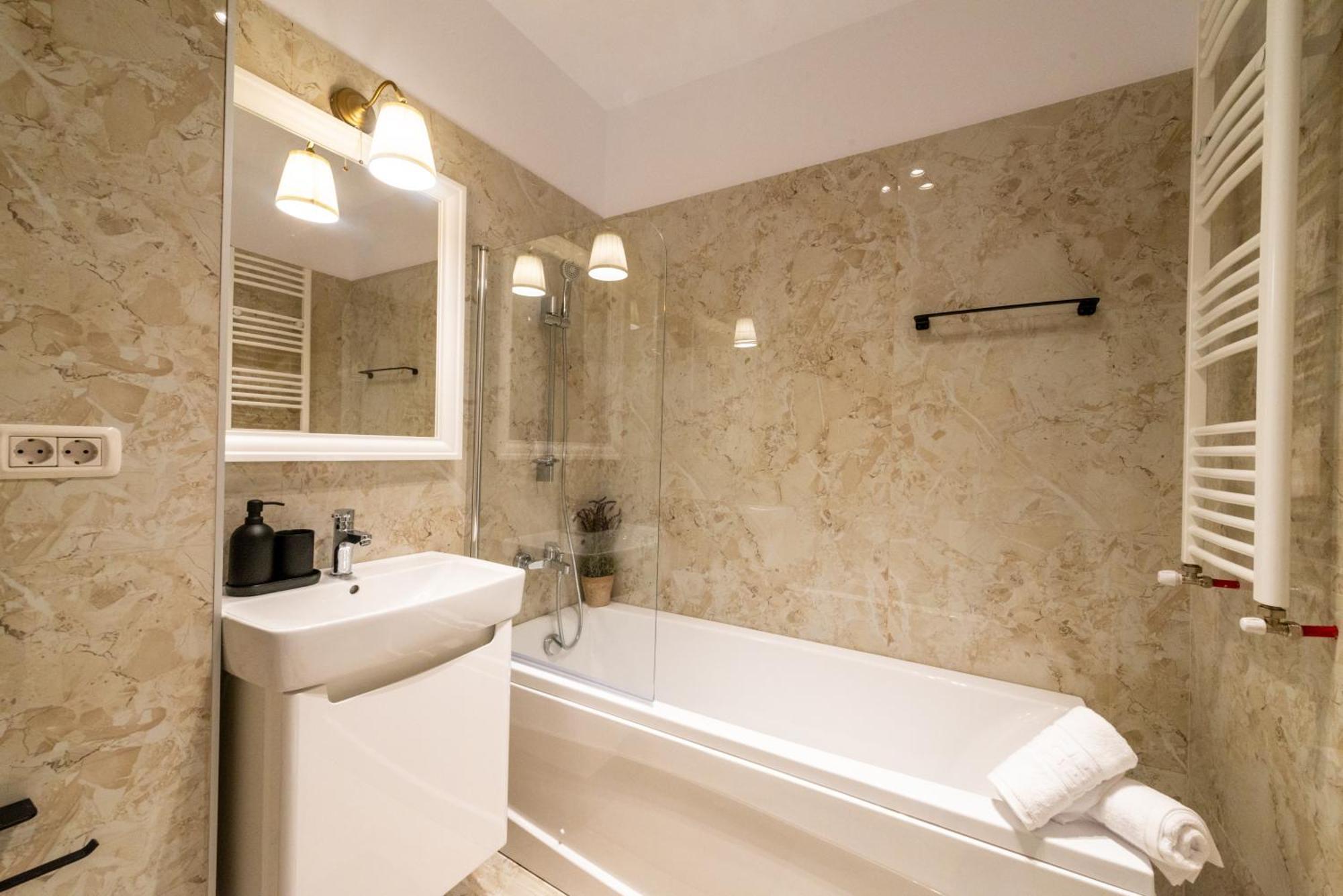 Apartment 212, B4 *