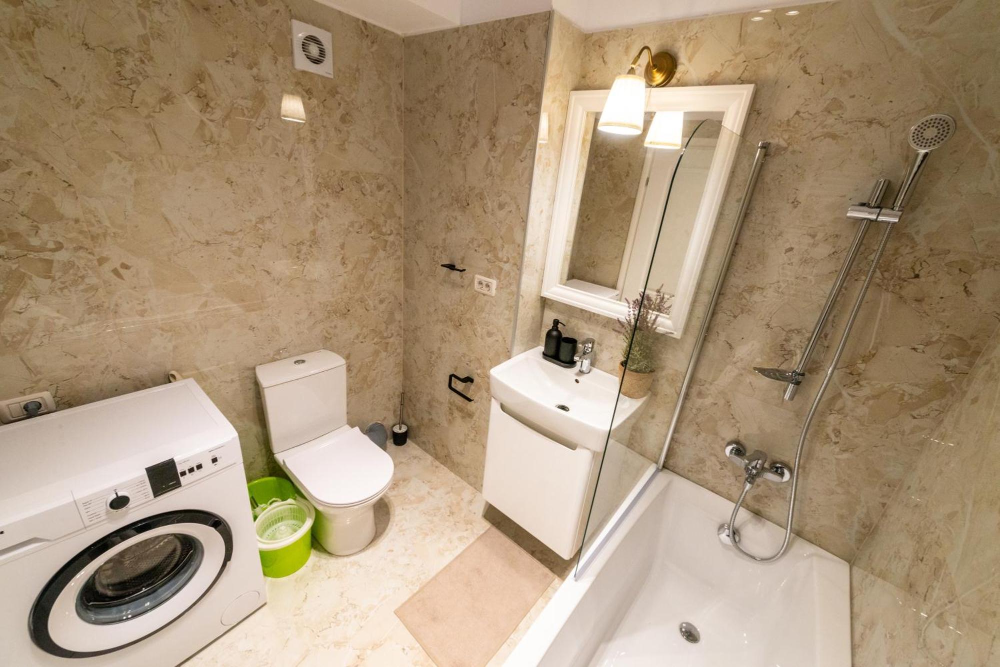 Apartment 212, B4 *