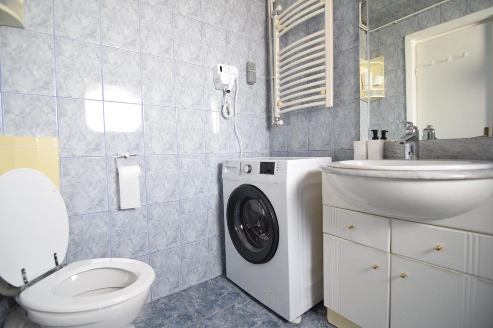 Eminescu 36 * Bucureşti