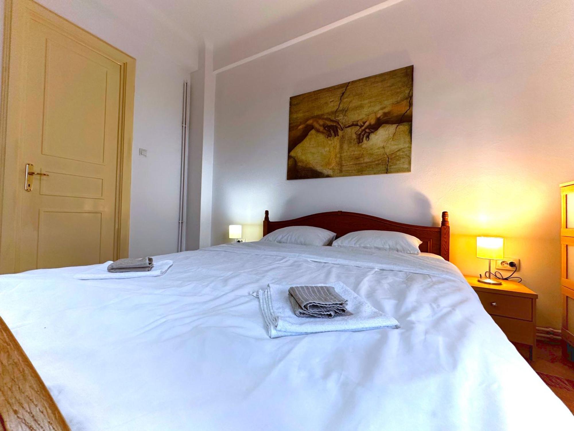 Apartament Ultracentral 4 - Old Center -120 Square Meters - Bucureşti