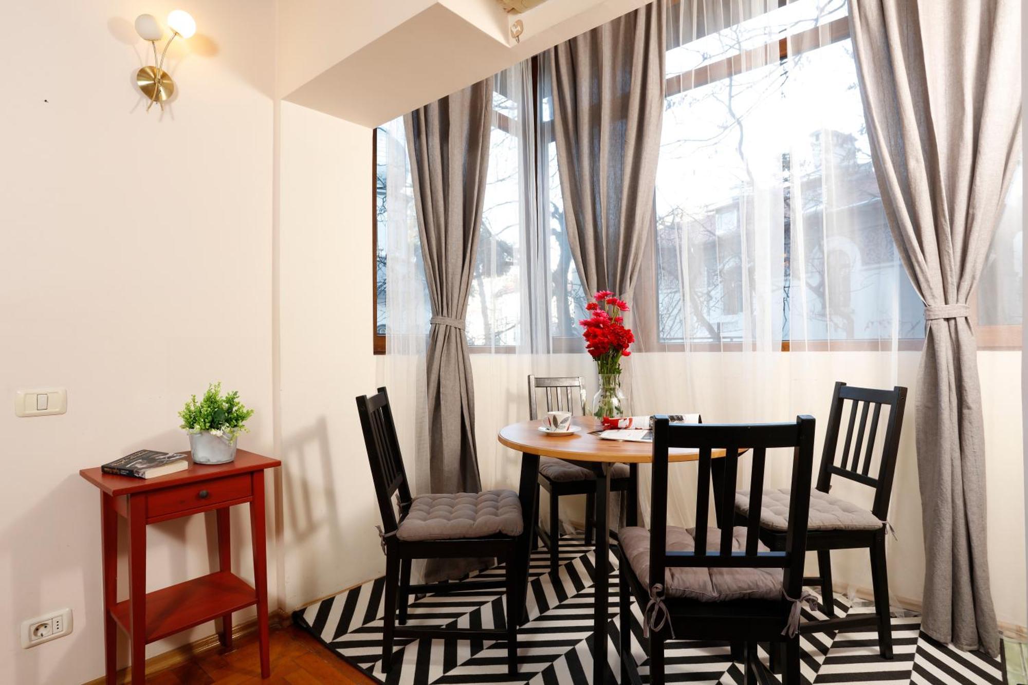 Apartment Near Old Town - Chill & Relax - 3Bdr Cozy & Roomy