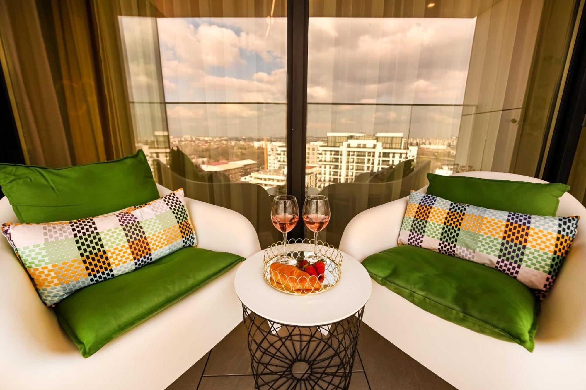 One Verdi Park Exclusive - Panoramic View & Private Parking Apartment Bucharest