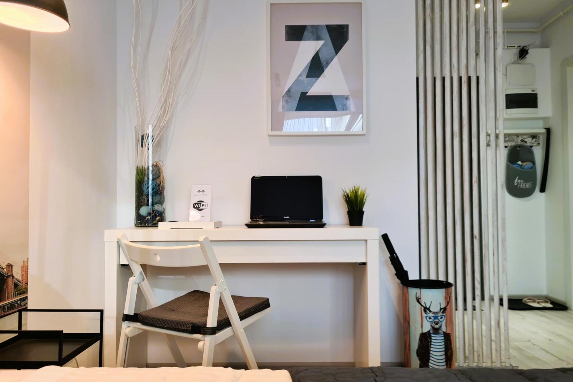 Bridge 113 - Studio Apartment With Free Parking & Flexible Check-In, Sector 6 *