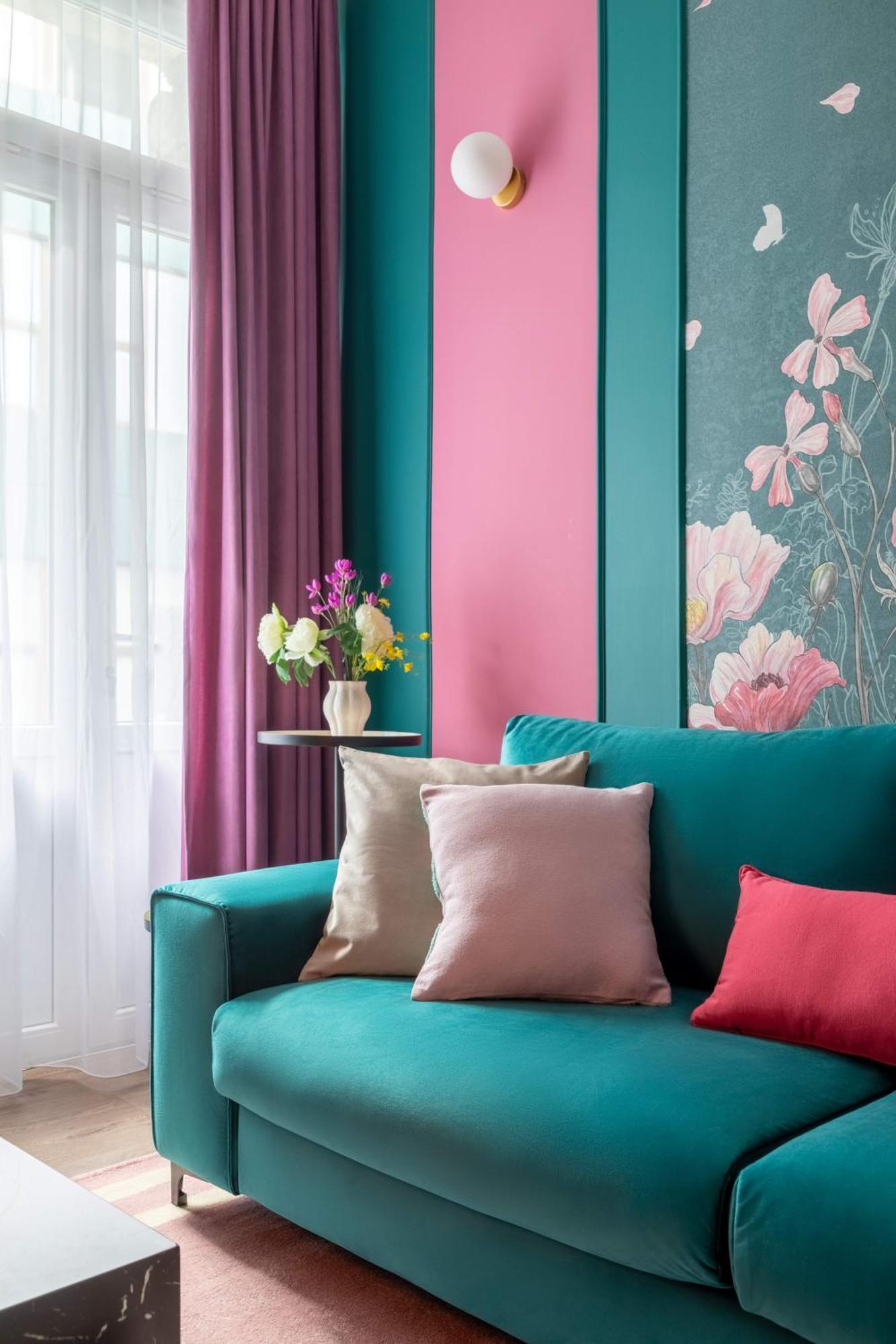 Holt - Flowers In Wonderland Apartment *