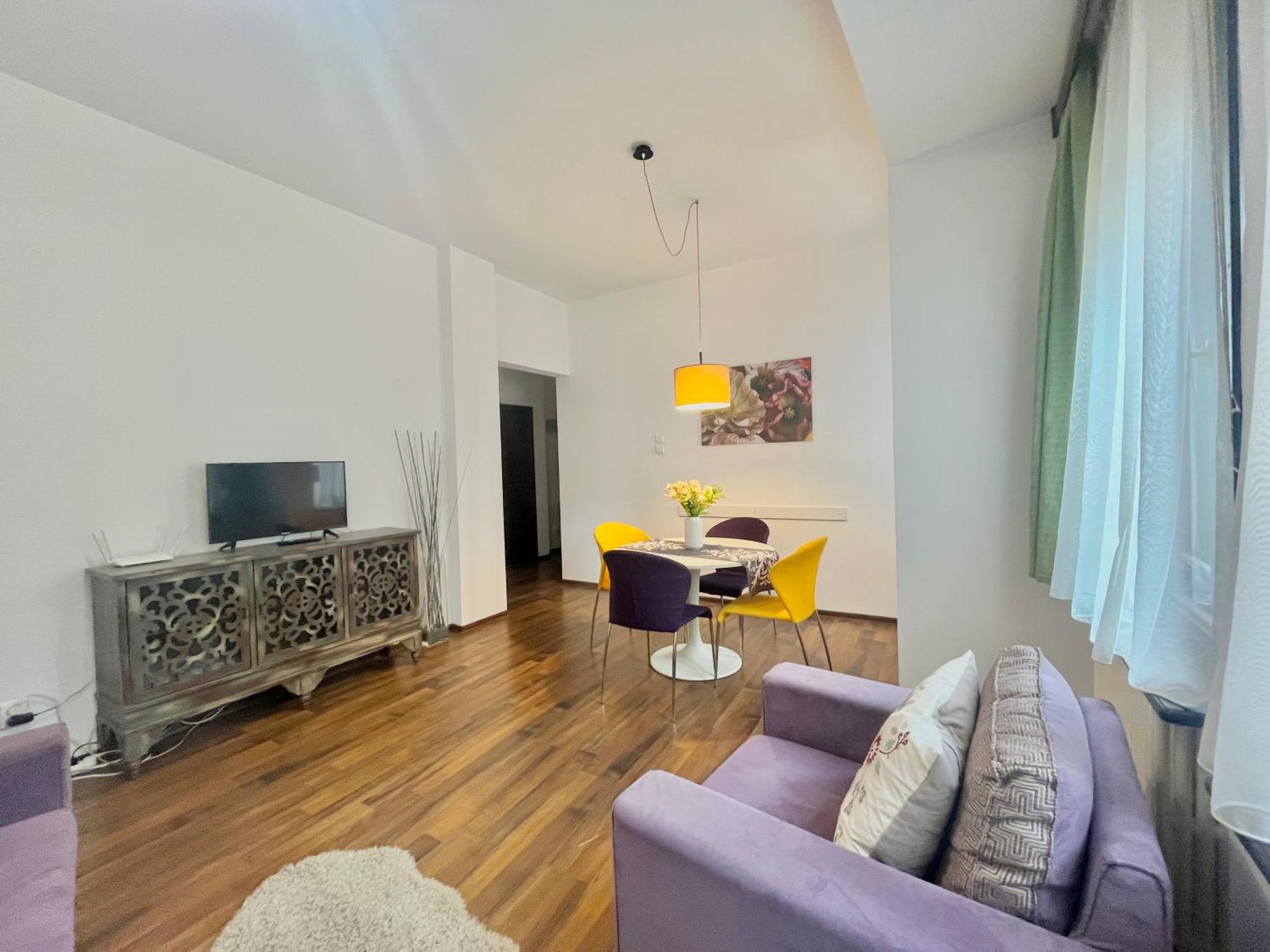 Vibrant Victoriei Apartment Bucharest