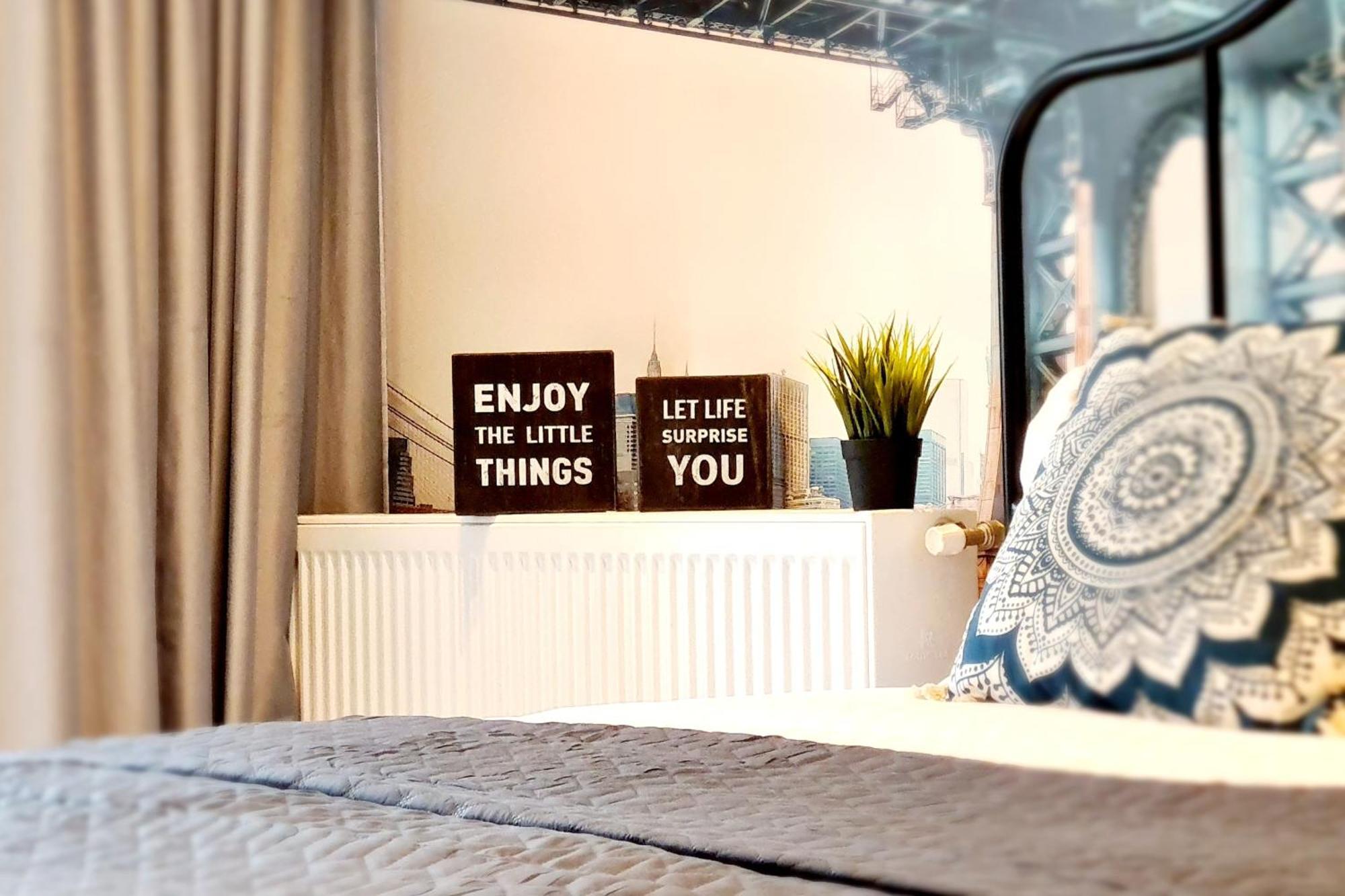 Bridge 113 - Studio Apartment With Free Parking & Flexible Check-In, Sector 6 Apartment *