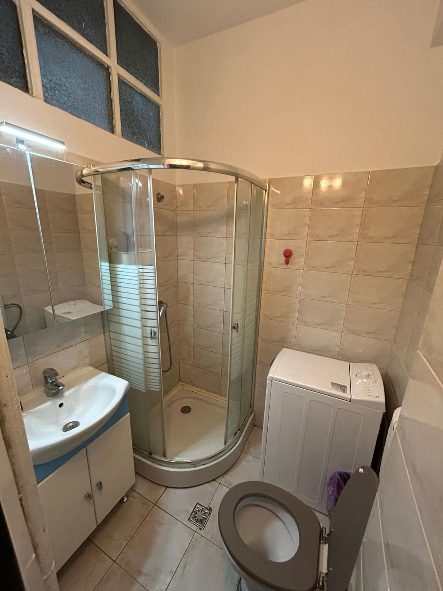 Deluxe City Center Apartment