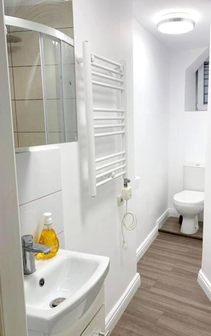 Flat Apartment *