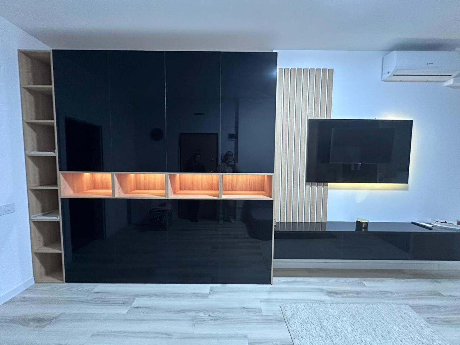 Luxury 1 Bedroom Apartment *