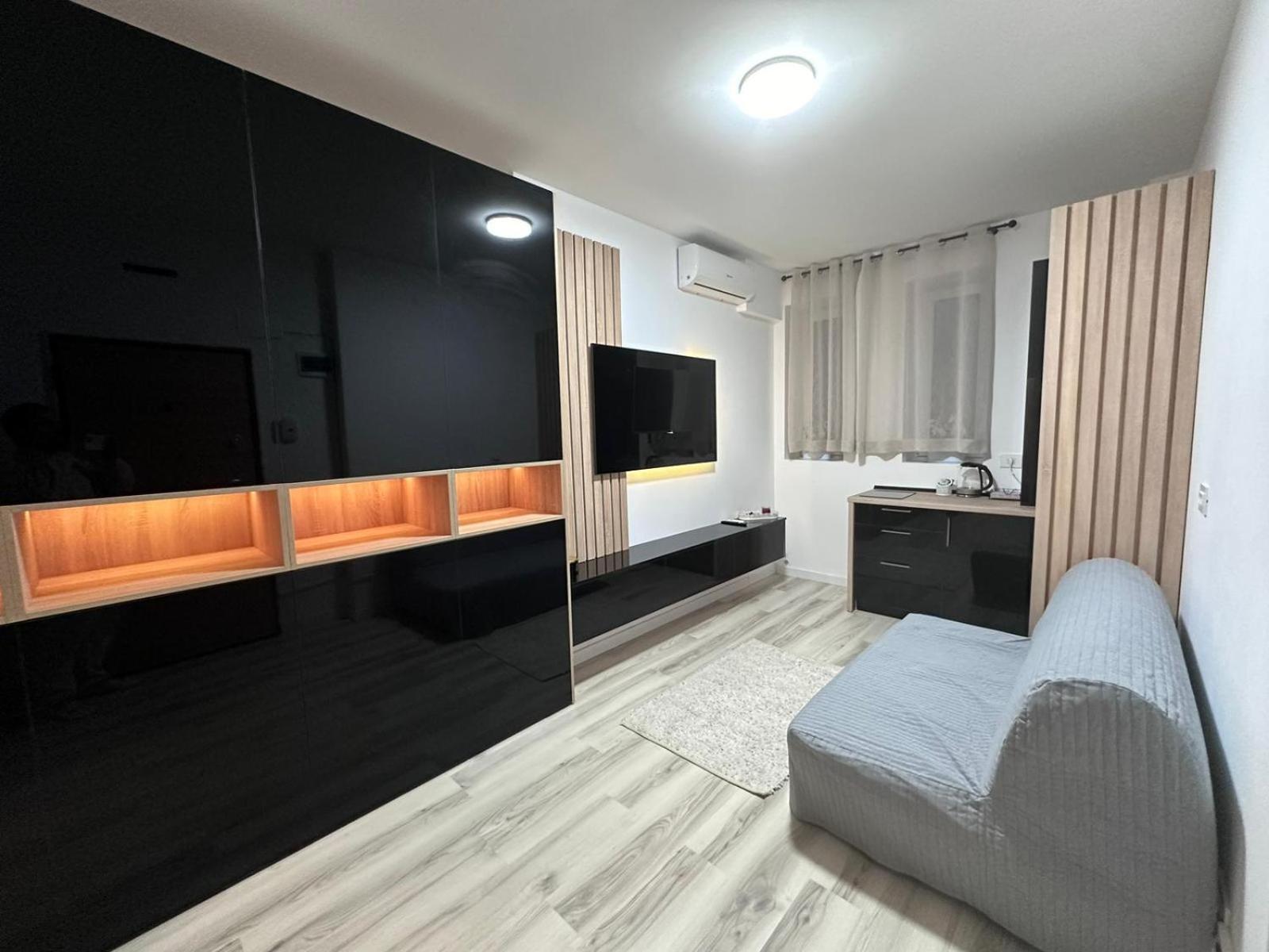 Luxury 1 Bedroom *