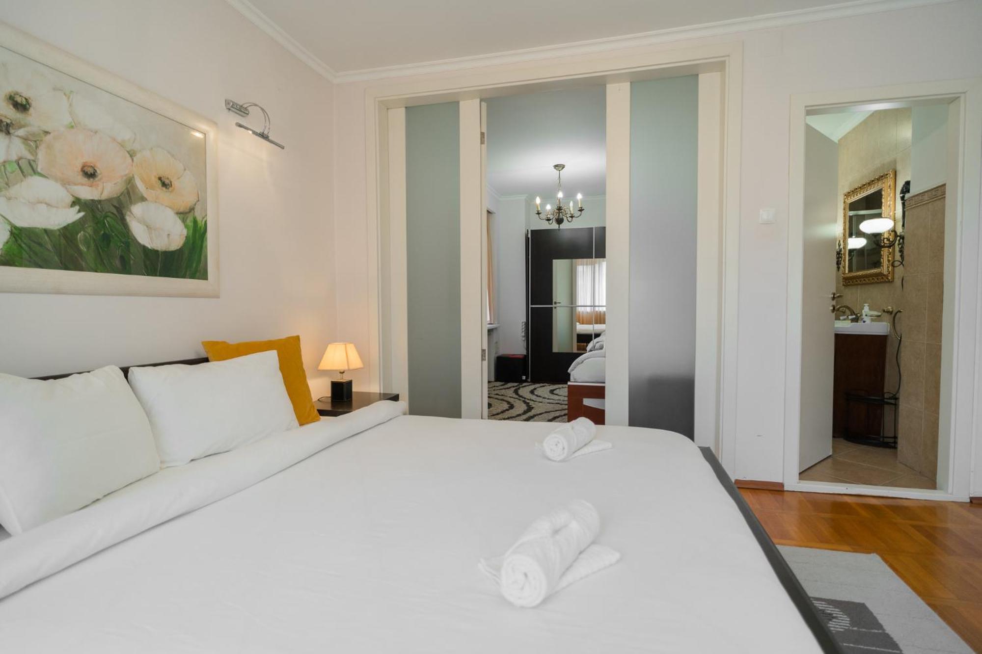 Classic Next To Victoriei Avenue Apartament