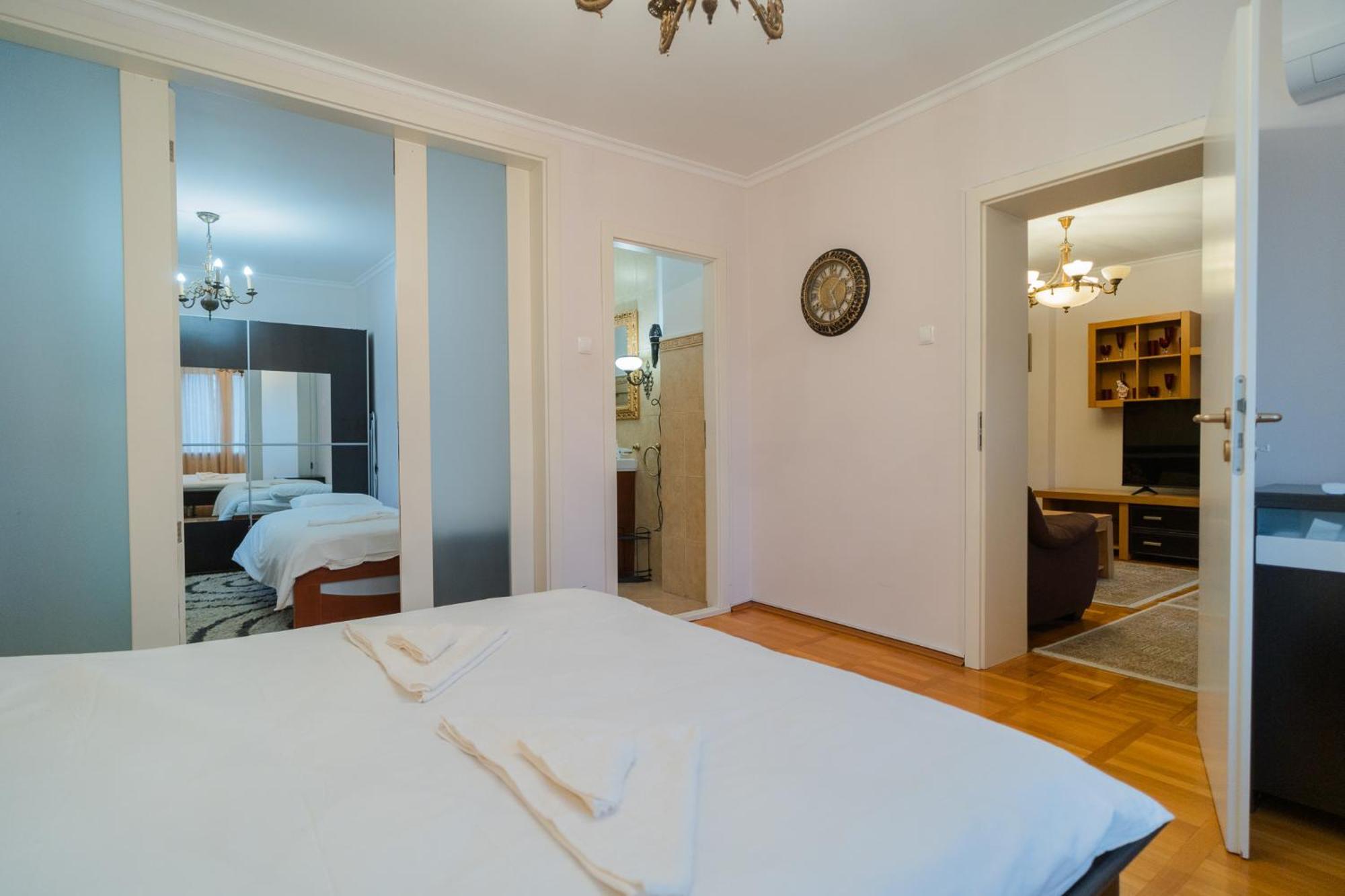 Classic Next To Victoriei Avenue * Bucareste