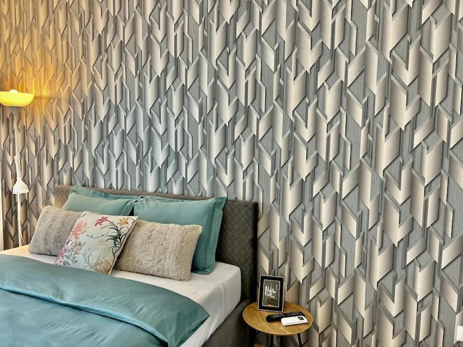 Flat In A Quiet Area - Carol Park *