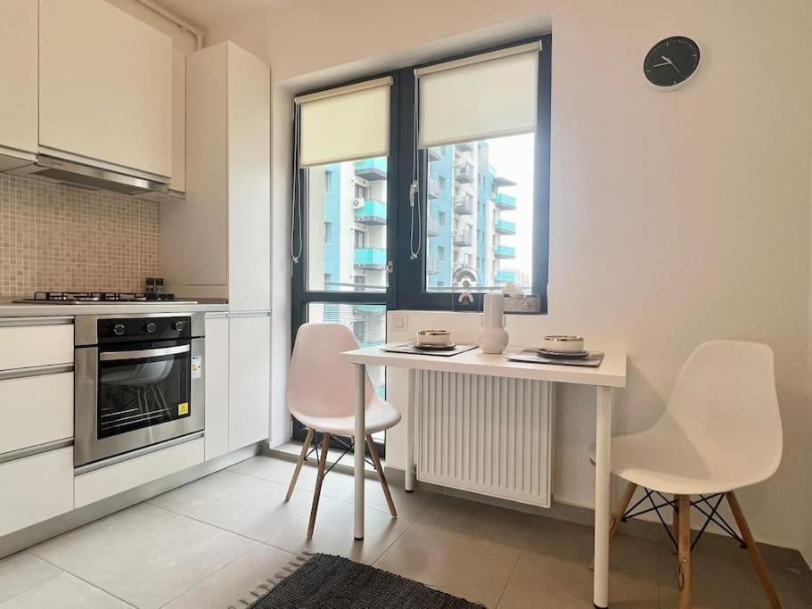 Flat In A Quiet Area - Carol Park Apartment