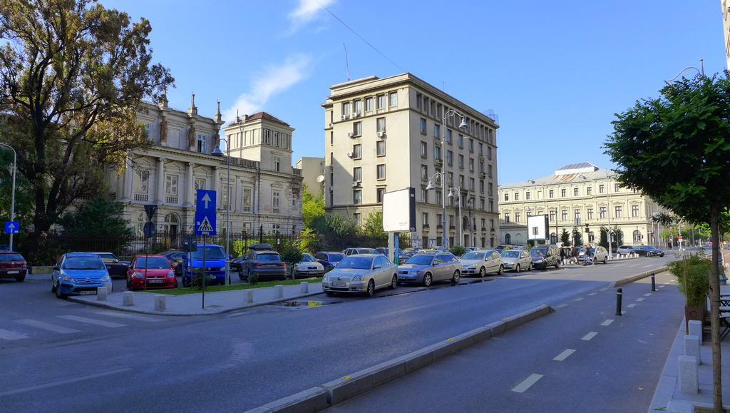 Victoriei 1 *
