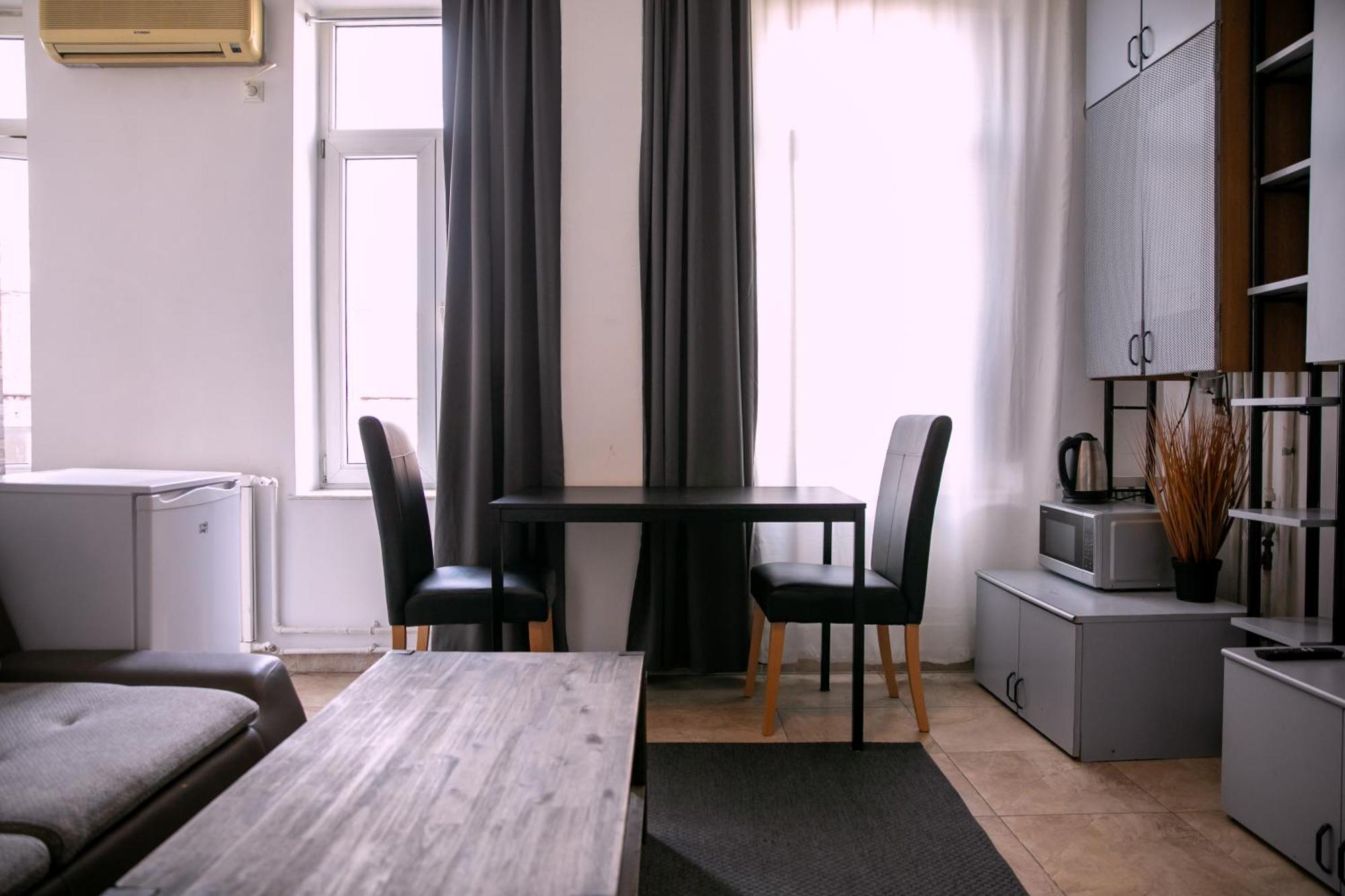 Apartment Color Street Blanari 12