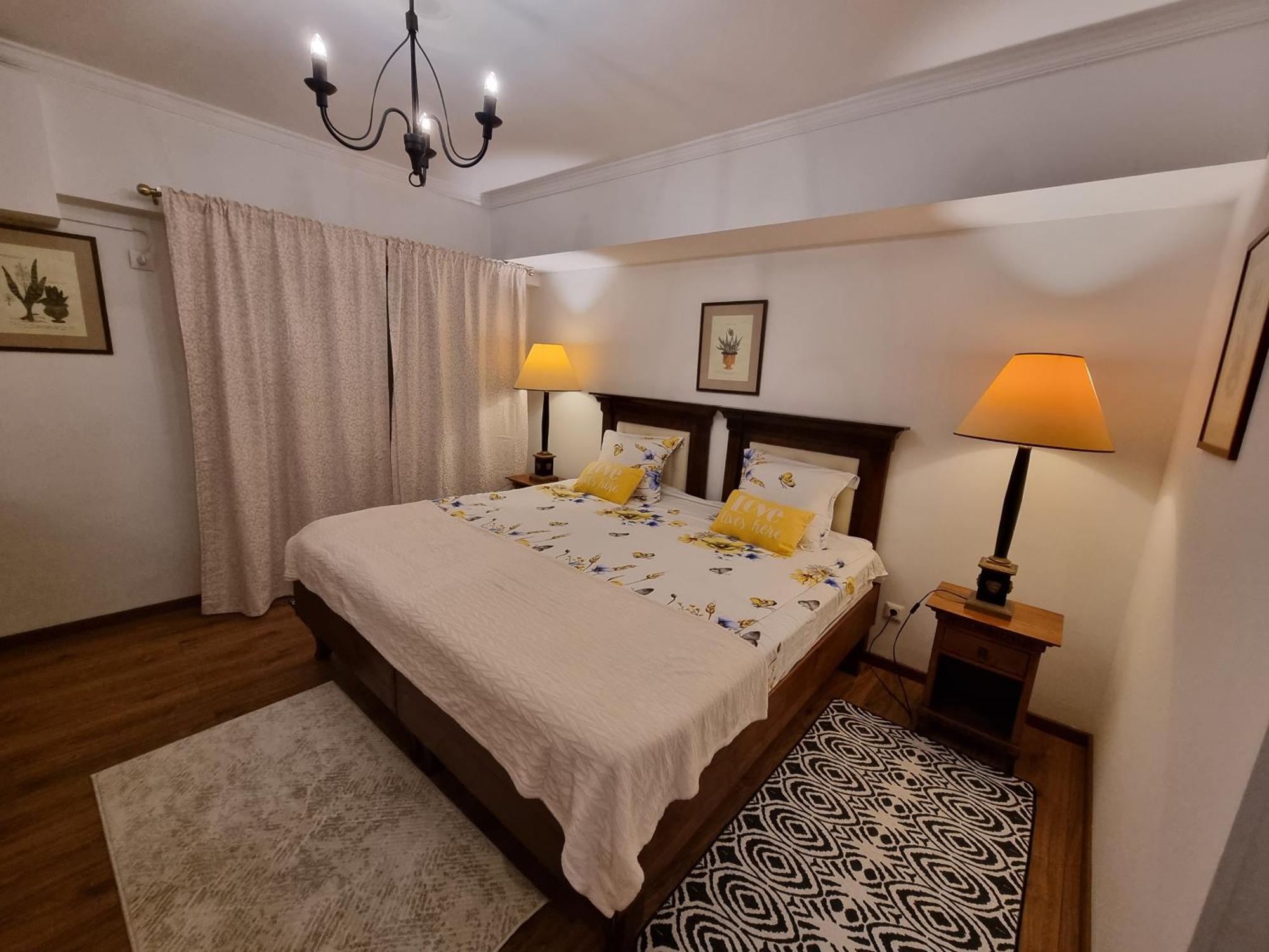 Apartment 27 @ Arc De Triomphe *