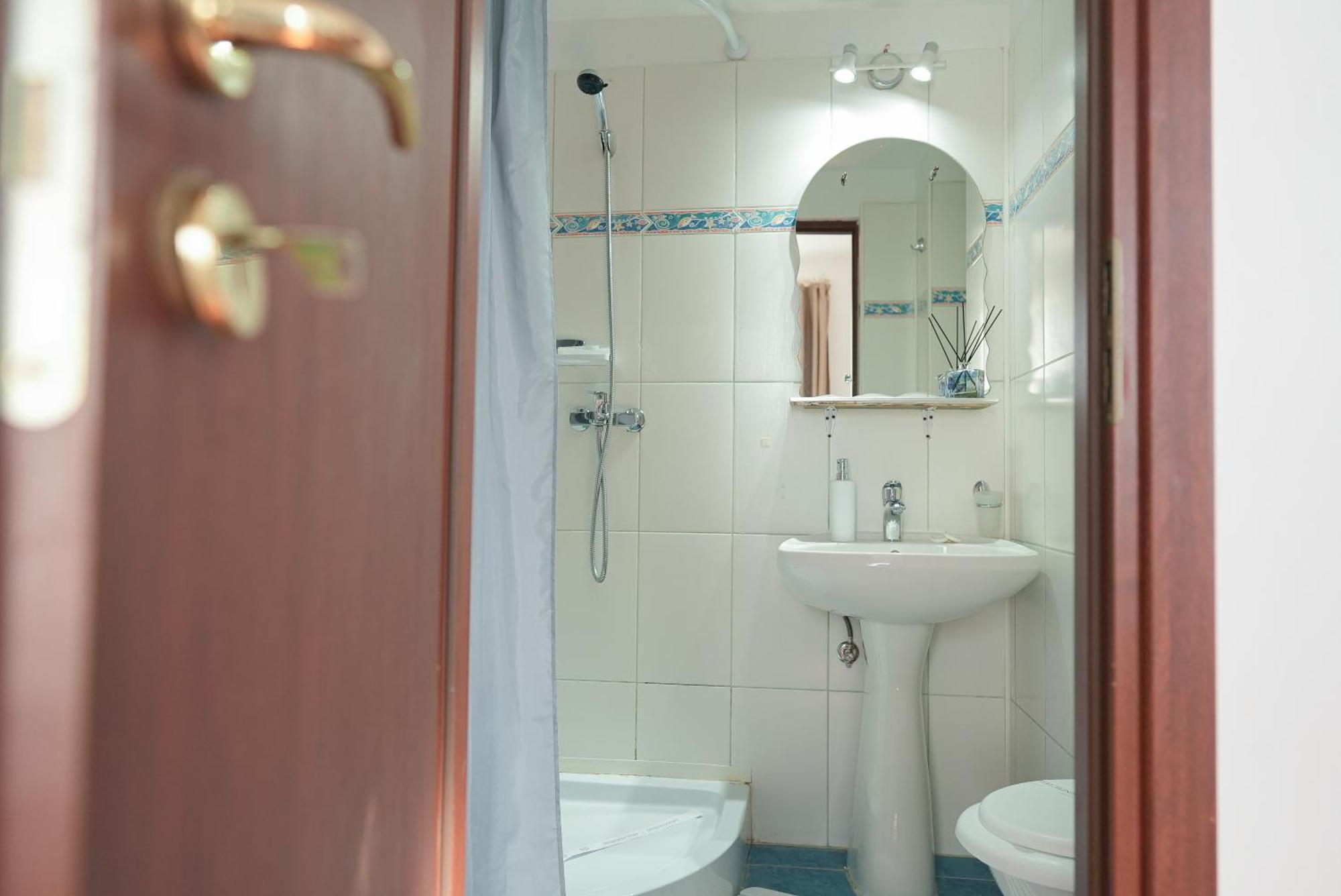 Victoria Avenue Apartment *