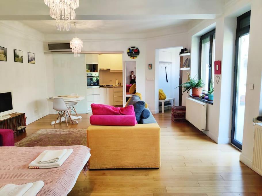 Old Town Bohemian With Garden View Balcony Bucureşti