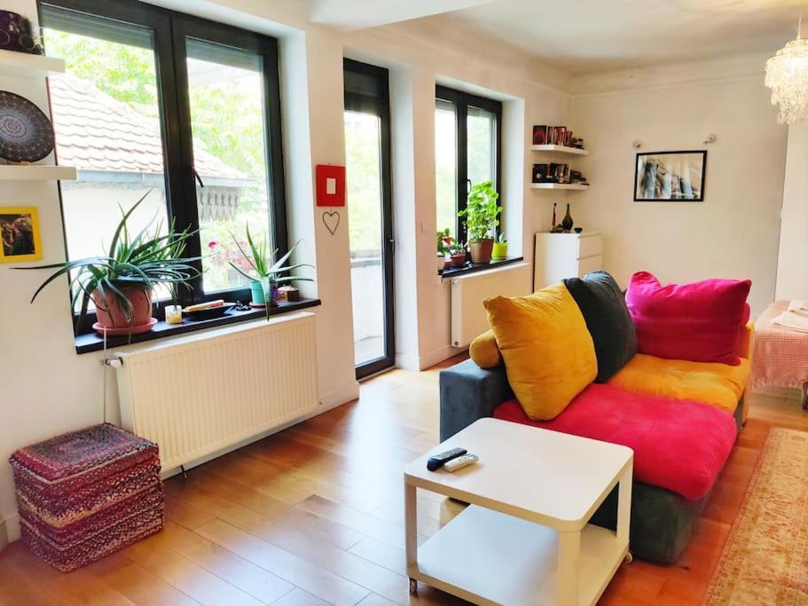 Old Town Bohemian With Garden View Balcony Apartament