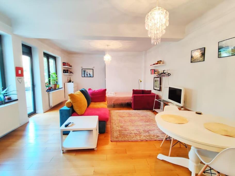 Old Town Bohemian With Garden View Balcony * Bucureşti