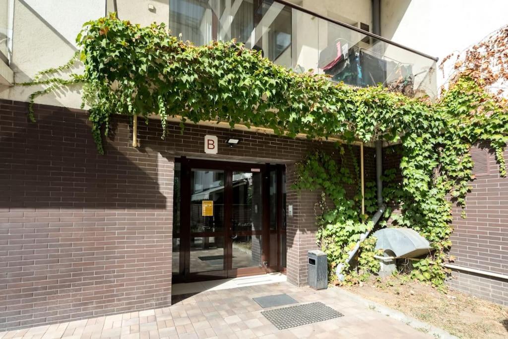 Apartment Vivando - Bright 1br - View Balcony - Parking Bucharest