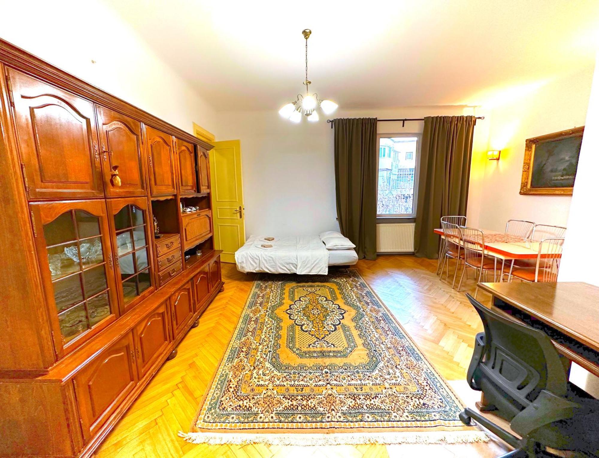 Apartament Ultracentral 4 - Old Center -120 Square Meters - *