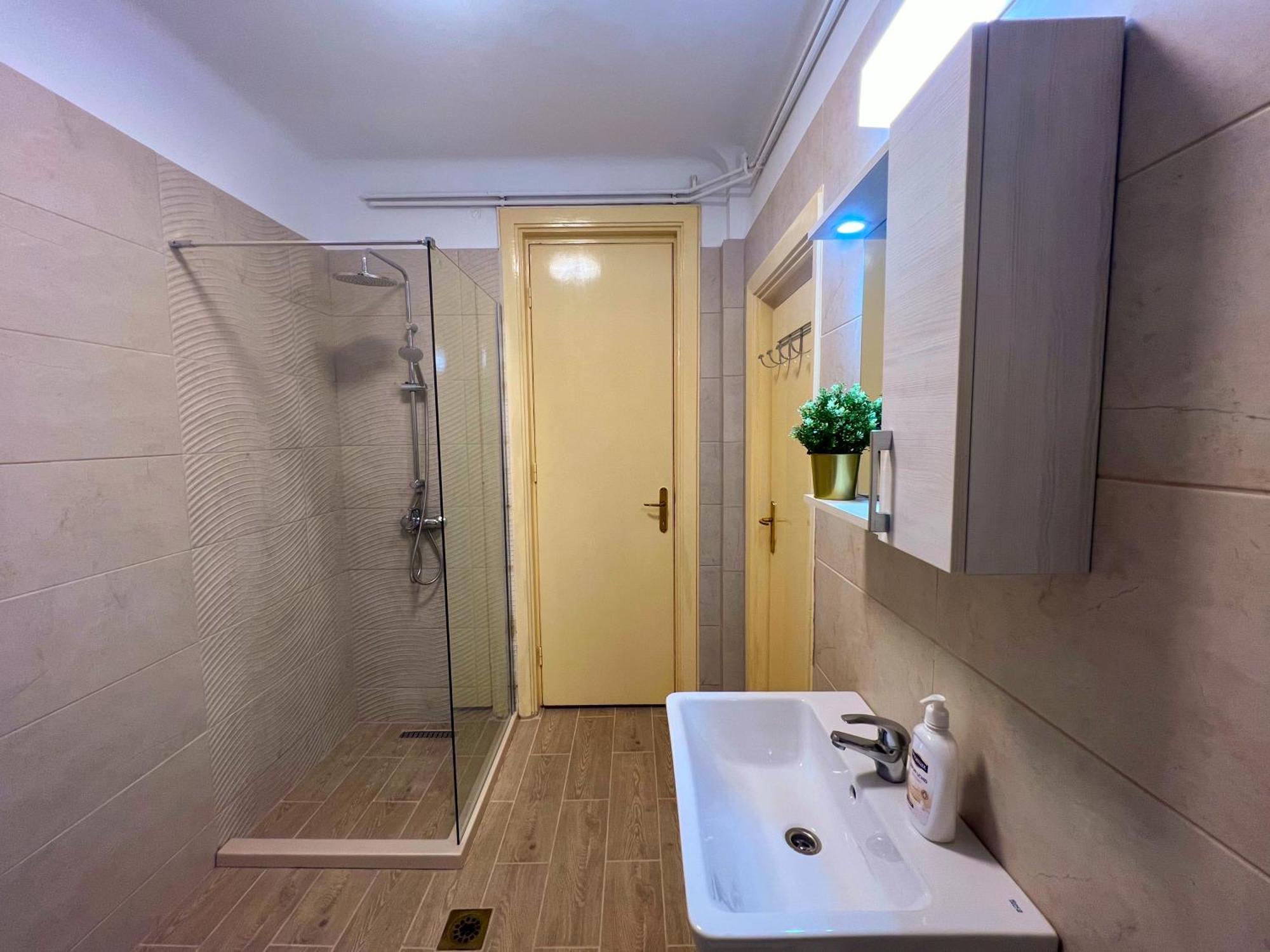 Ultracentral 4 - Old Center -120 Square Meters - * Bucureşti