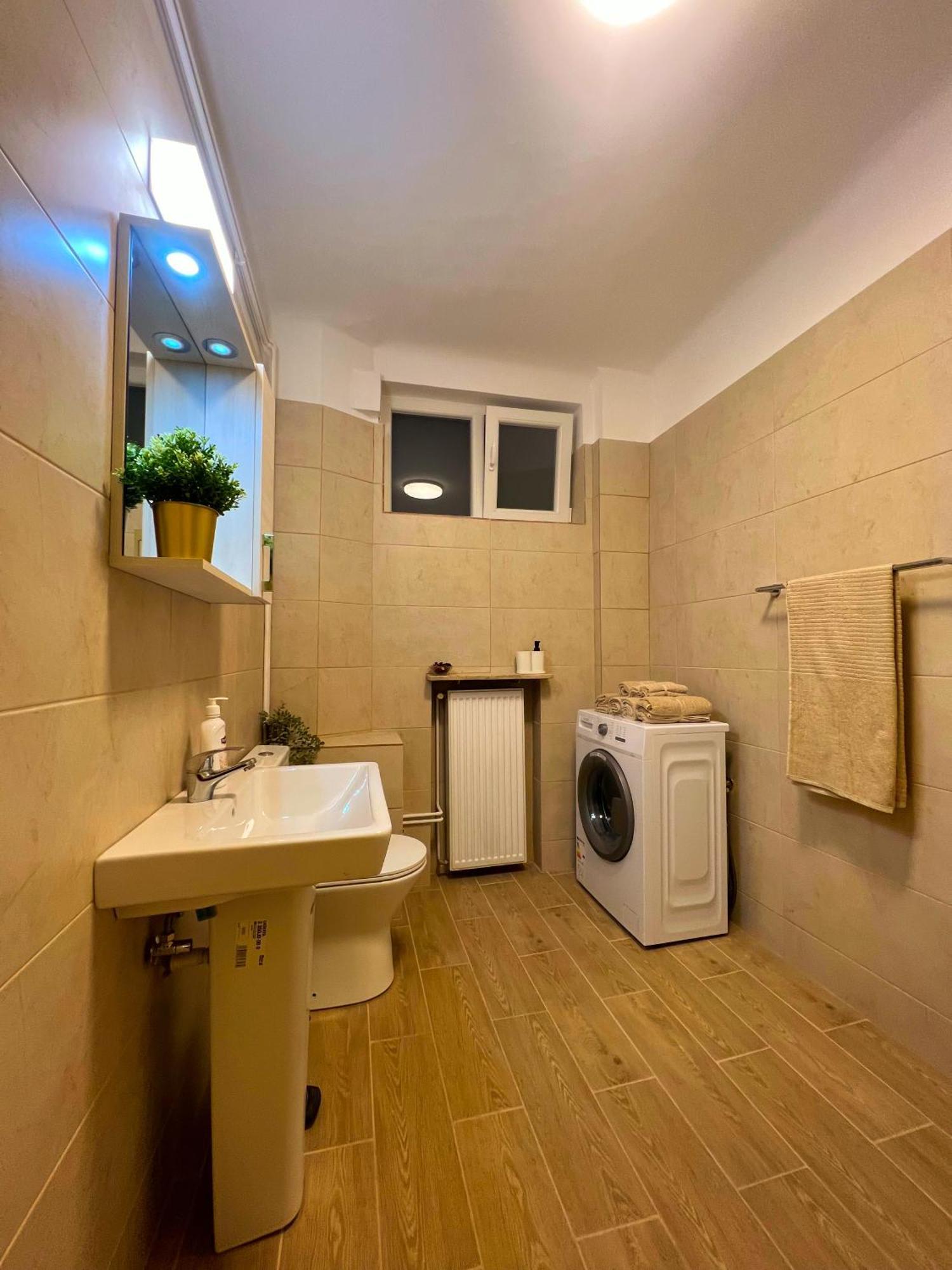 Apartament Ultracentral 4 - Old Center -120 Square Meters - Bucureşti