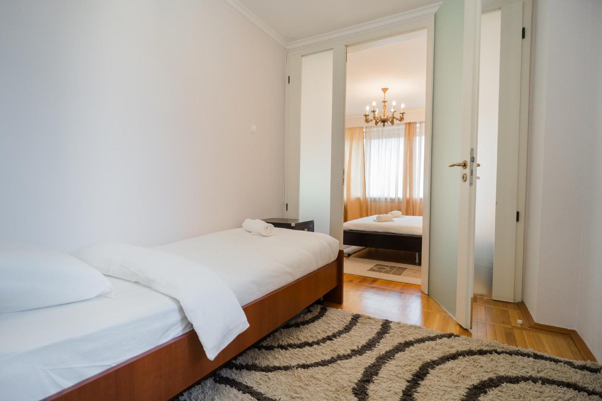 Classic Next To Victoriei Avenue *