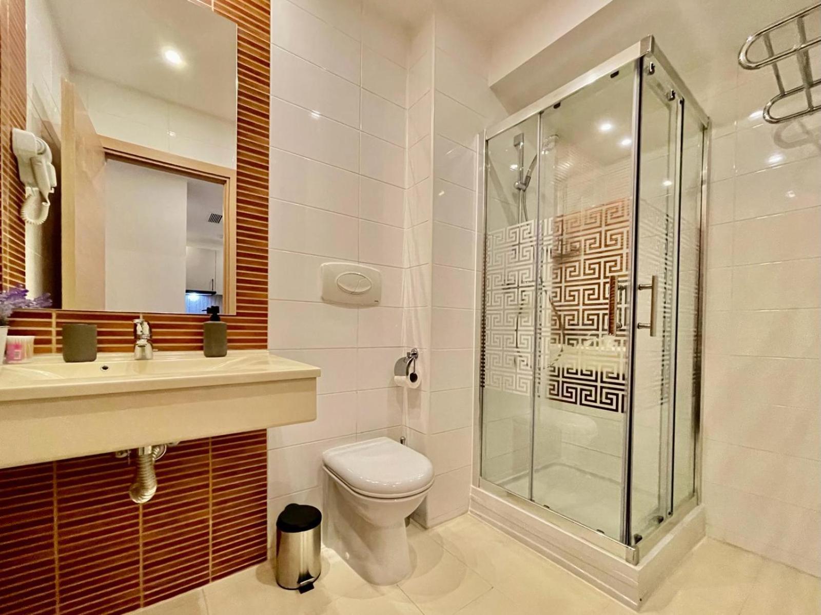 Yamaluxe - Pink & Gold With Many Facilities Apartament Bucureşti