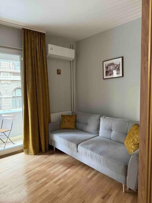 Apartment Double Near Square - 2 Balconies *