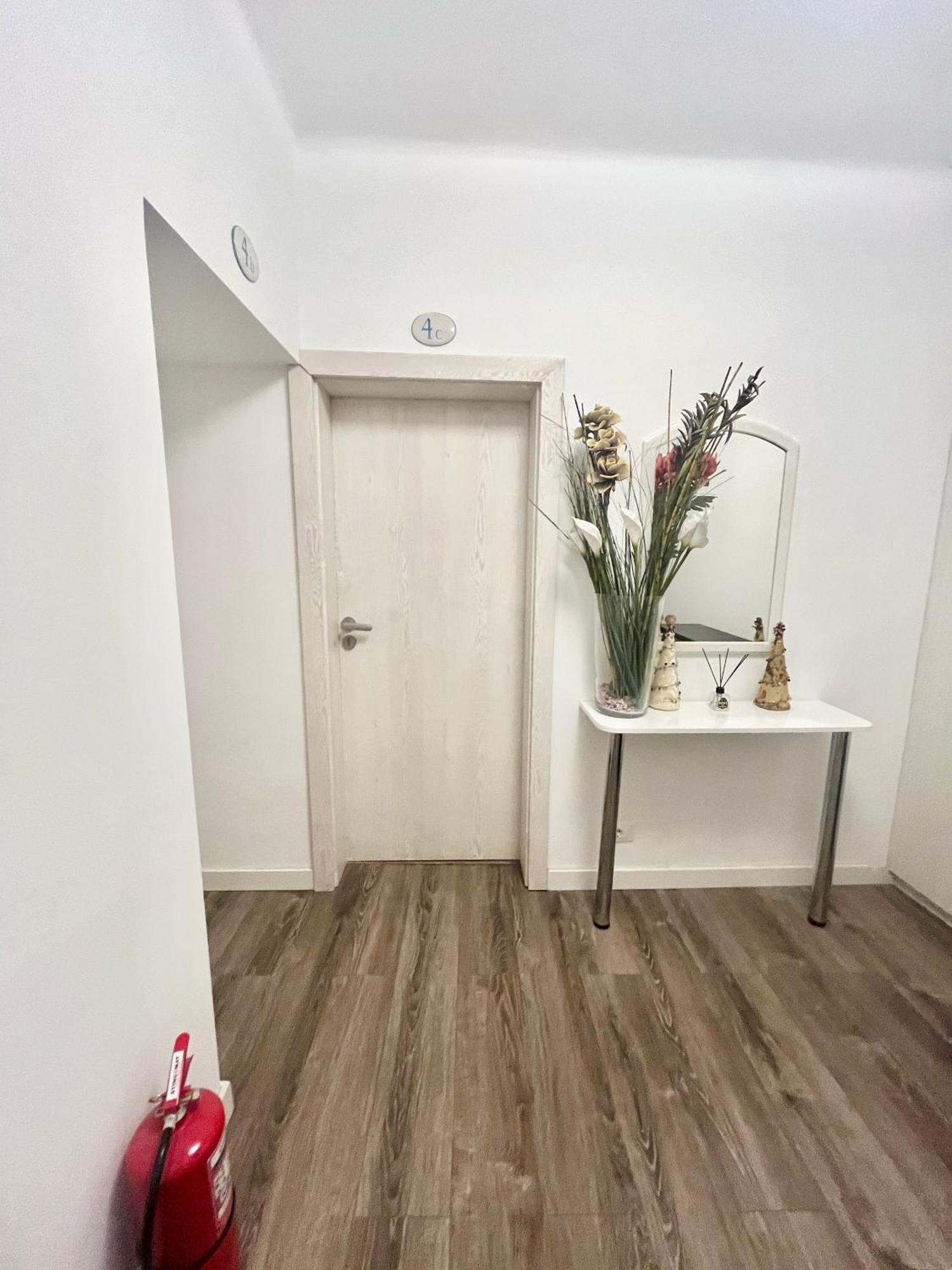 Center Apartment *