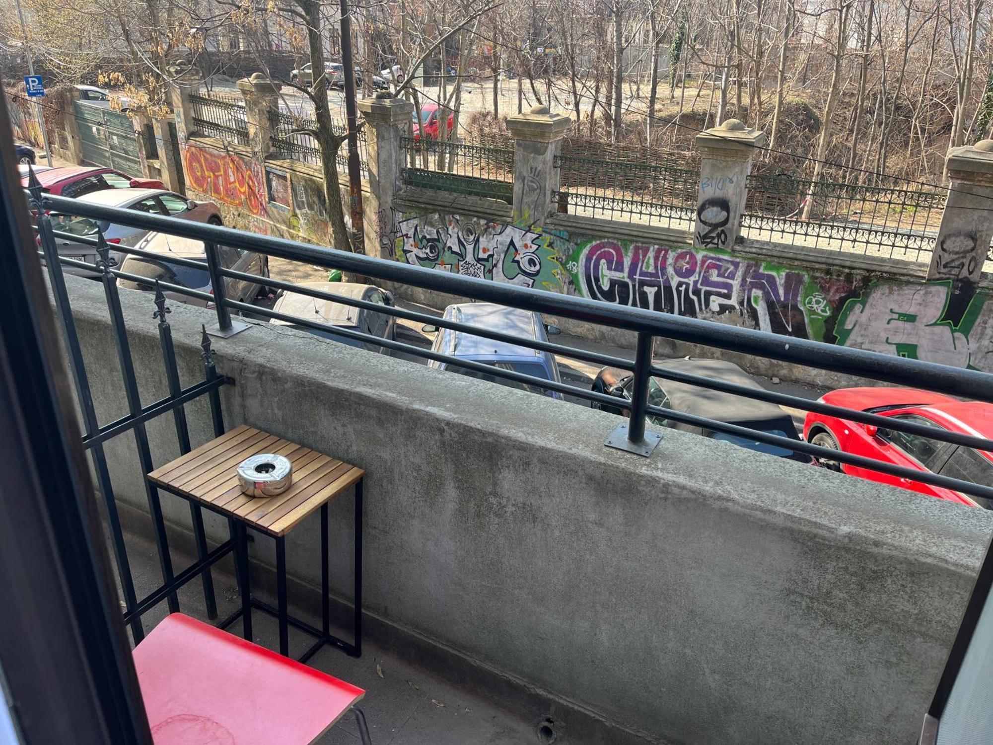 Center Apartment *