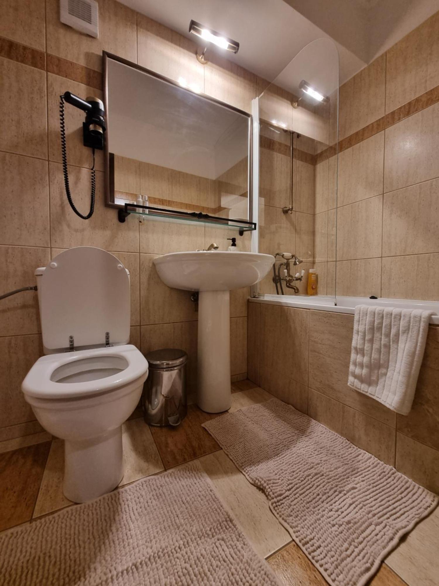 27 @ Arc De Triomphe Apartment