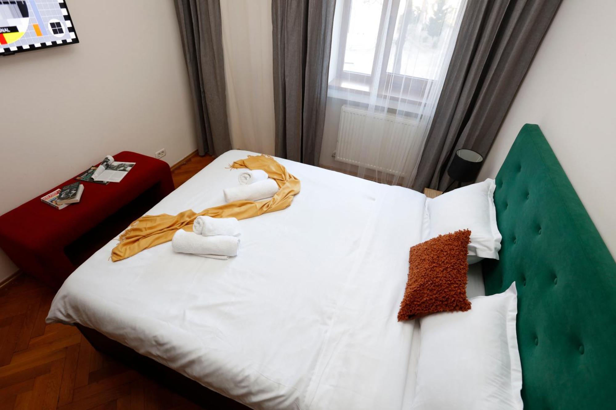 Apartment Near Old Town - Chill & Relax - 3Bdr Cozy & Roomy