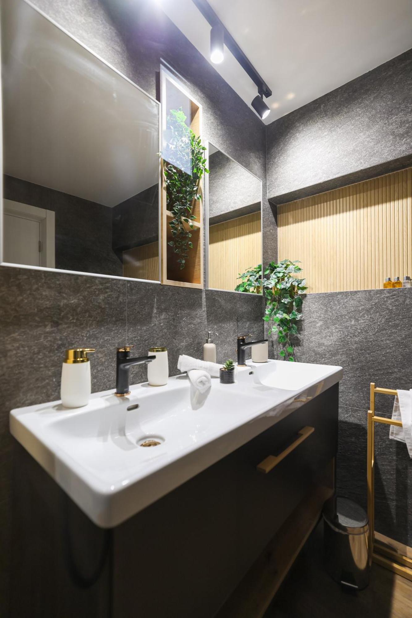 Apartamento Royal Park With Wide Park View Terrace Bucareste