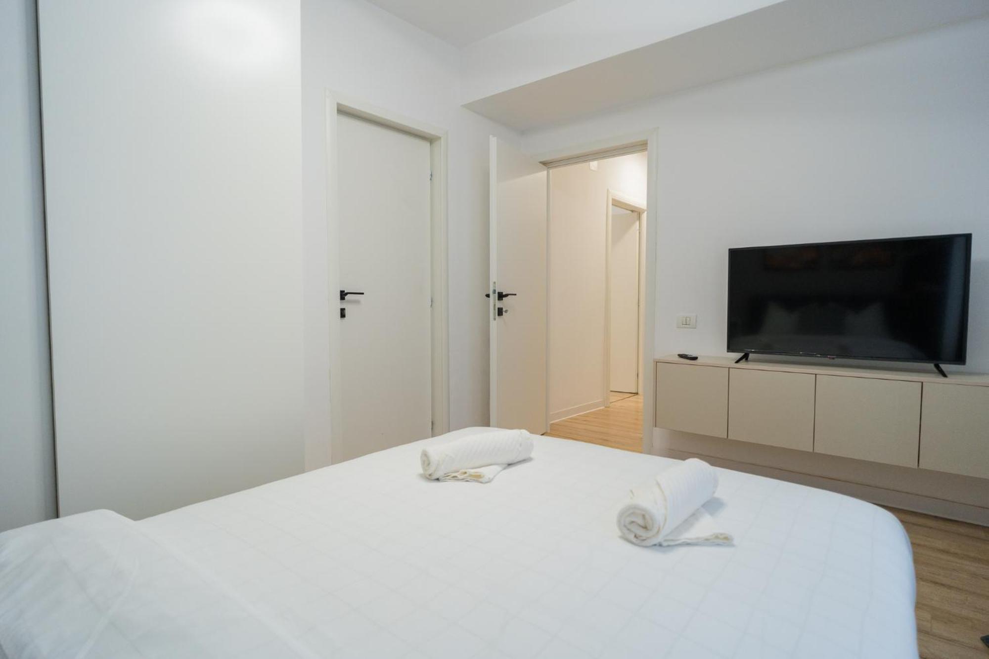 Elegant Gem Victoriei Avenue Apartment Bucharest