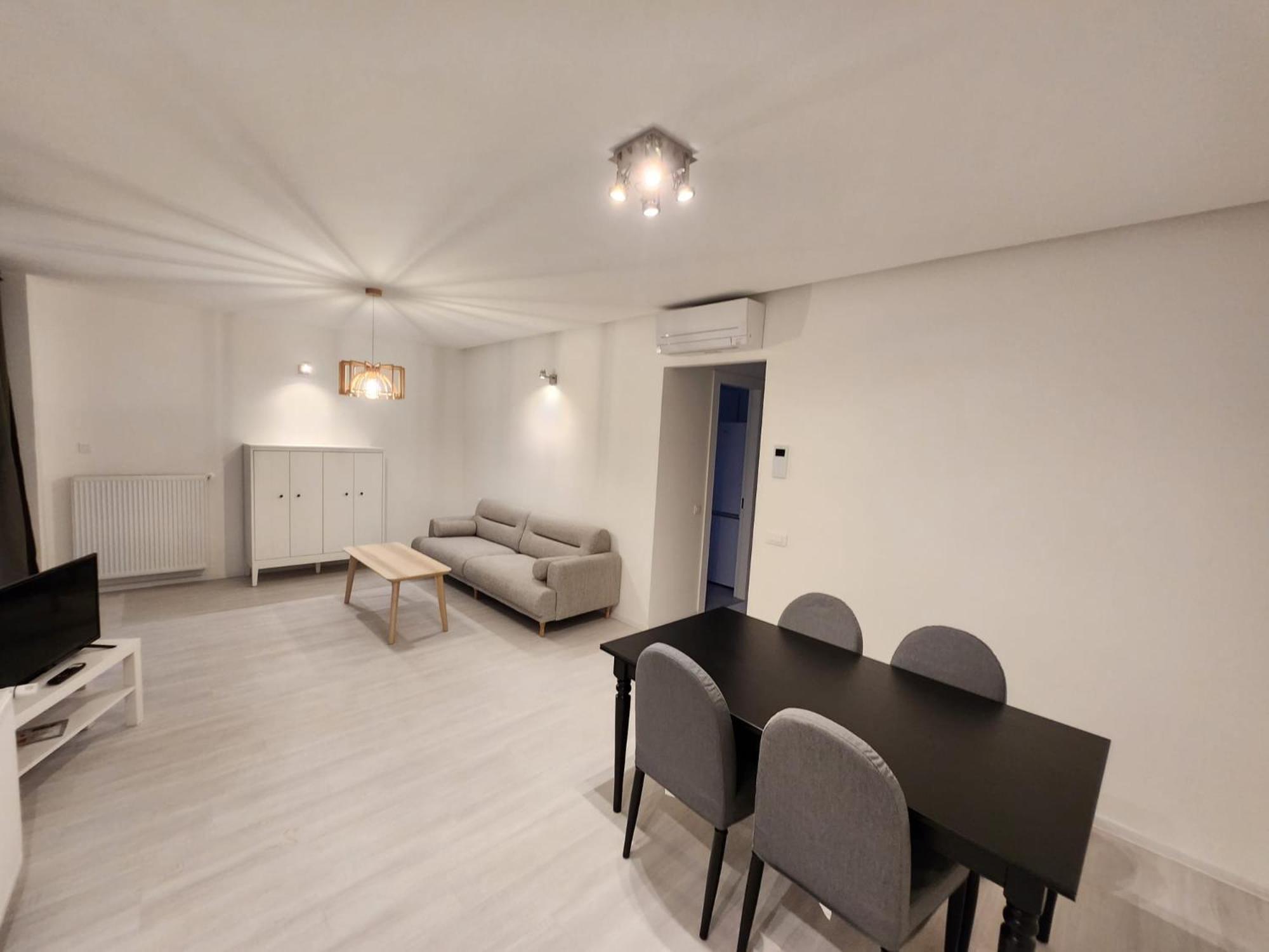 Grand First District In Apartment