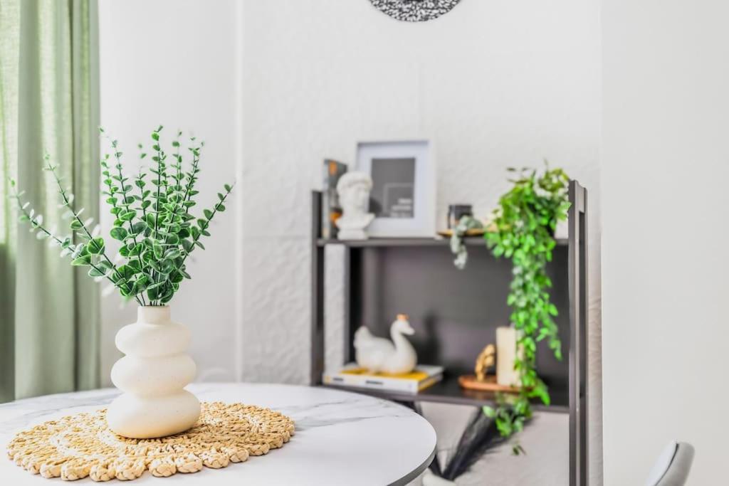 Nightfall Escape - M&n Apartment *