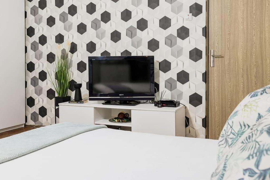 Nightfall Escape - M&n Apartment *