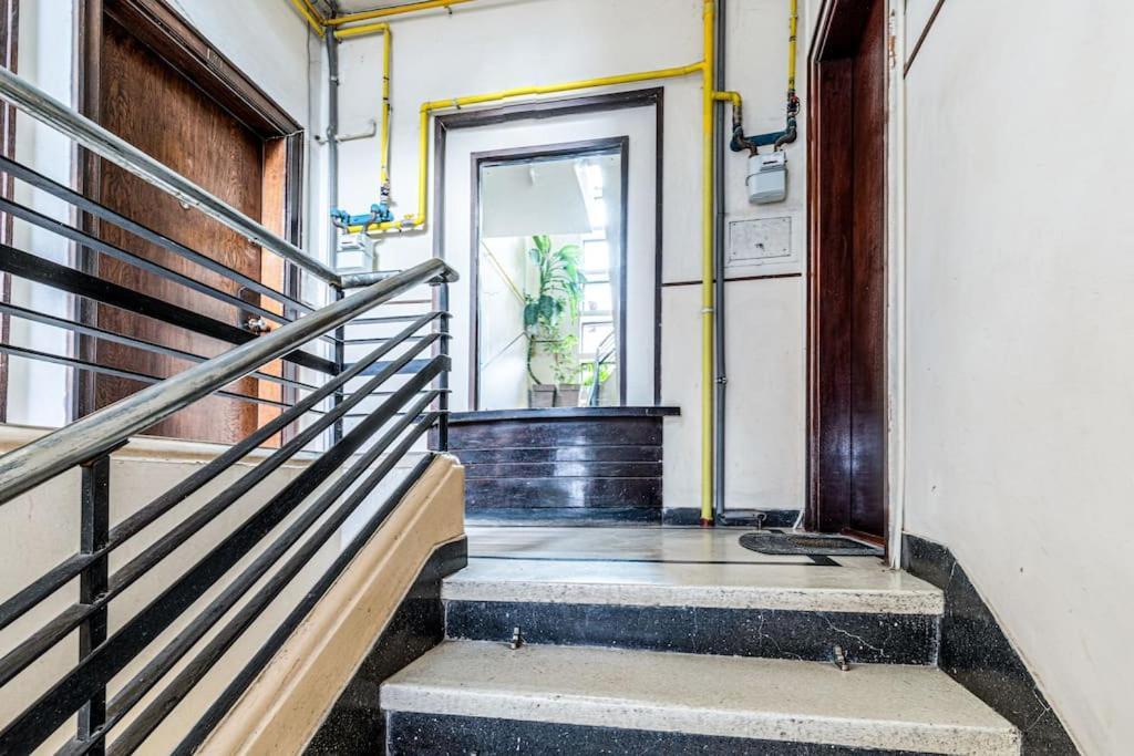 Nightfall Escape - M&n Apartment Bucharest